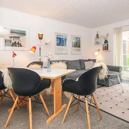 Seaside Fun Retreat-by Traum