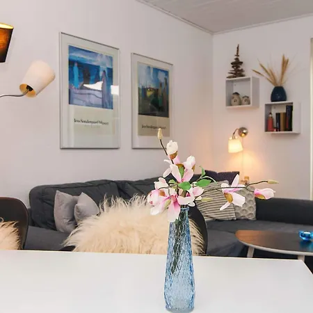 Seaside Fun Retreat-by Traum